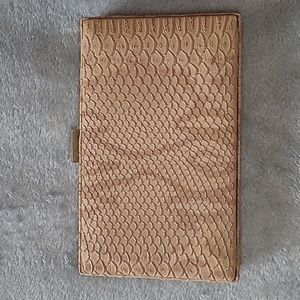 Neutral convertible clutch